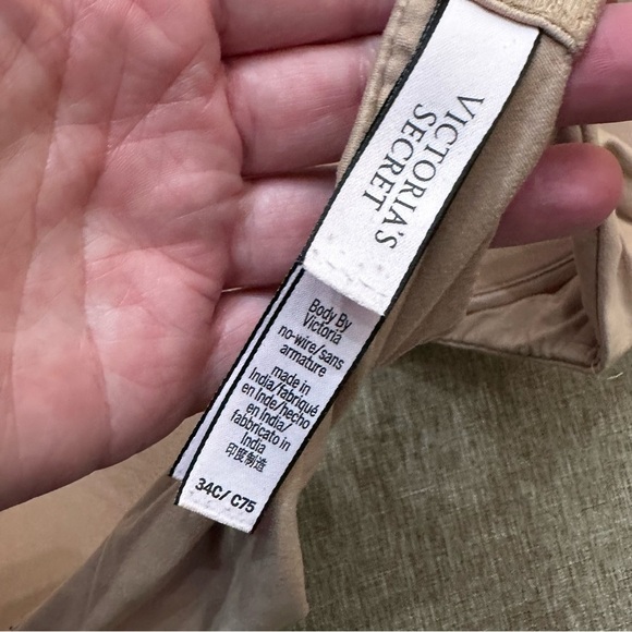 Victoria’s Secret Wireless Bra - Picture 3 of 3